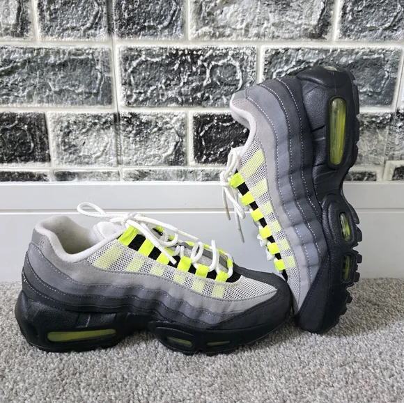 Nike Air Max 95 Youth Gray/ Neon Sneakers Size 6 5Y - Picture 6 of 8